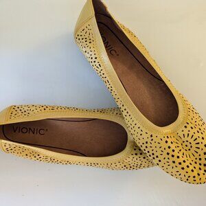 Yellow Spark Vionic Ladies Flats Size 9